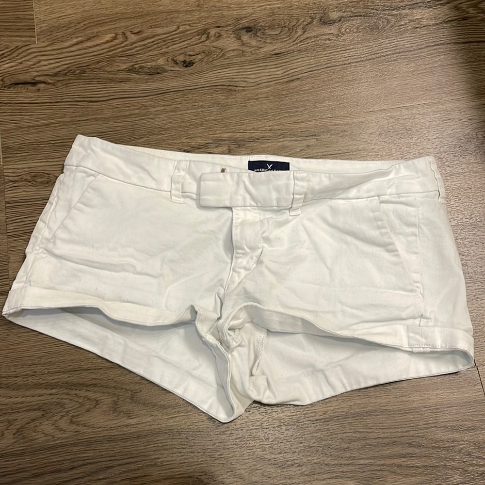 Low rise, stretch, white cotton shorts